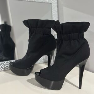 Chinese Laundry Mollie, Platform bootie size 6M